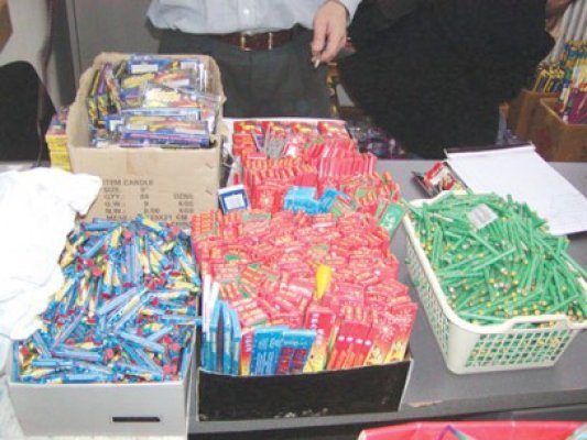 Galaţi: 15 dosare penale, pentru comercializarea petardelor